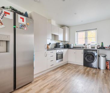 3 bedroom semi-detached house to rent - Photo 3