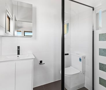 Modern 2 Bedroom Townhouse in Prime Brunswick Location - Photo 5