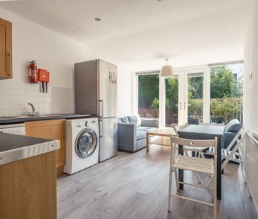 4 bedroom semi-detached house to rent - Photo 2