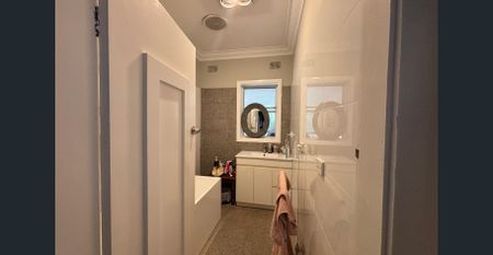 Central Family Home - Photo 4