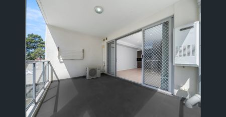 Modern Two-Bedroom Apartment - Photo 5