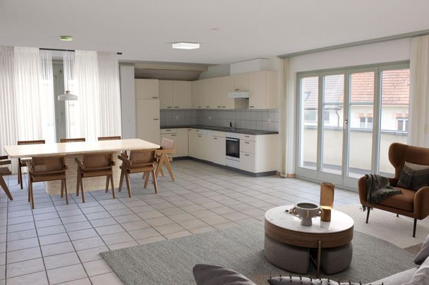 1 month's net rent offered - Unconventional 4.5-room duplex with over 200 m2 - Photo 1