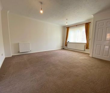 3 bedroom House in Munday Court, Binfield - Photo 1