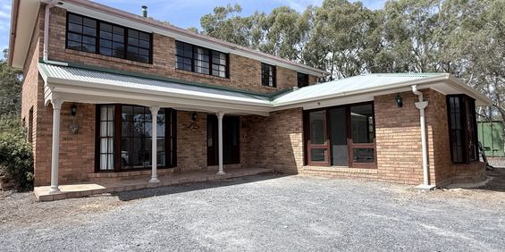 Large Rural Family Home - Photo 3