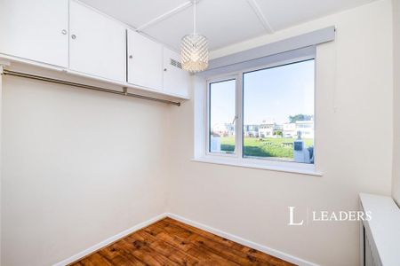 3 bedroom detached house to rent - Photo 3