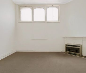 3 Bed, 1 Bath - Photo 2