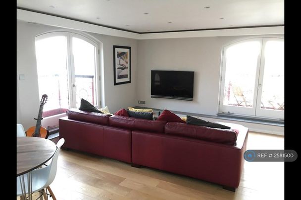 2 bedroom penthouse to rent - Photo 1
