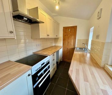 2 bedroom end of terrace house to rent - Photo 5