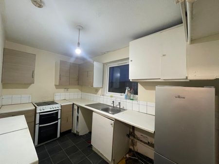 2 Bed Flat, Gurney Close, IG11 - Photo 4