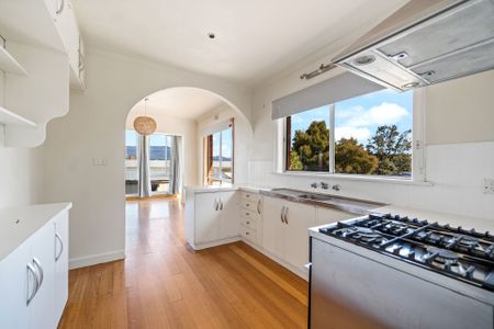 Your Ideal Family Home With Views - Photo 2