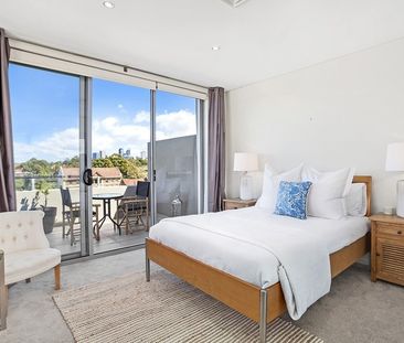 BRIGHT & AIRY MODERN 2 BEDROOM UNIT - Photo 2