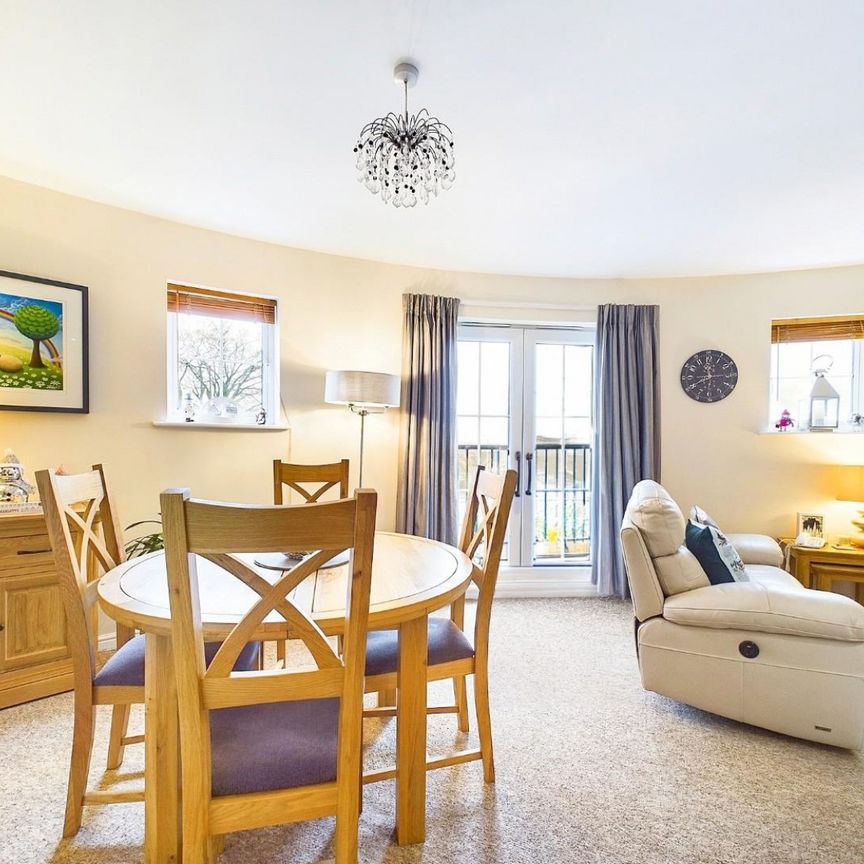 2 bedroom Flat To Let - Photo 1