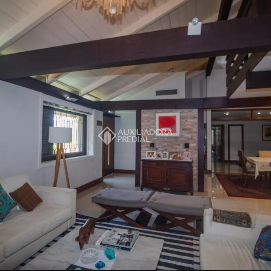 Casa em Condomínio com 4 quartos e 343m² para alugar em Petrópolis, Porto Alegre. - Photo 1