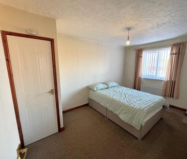 3 bedroom end of terrace house to rent - Photo 3