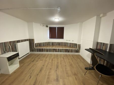 4 Bed - Westcotes Drive, Leicester, - Photo 2