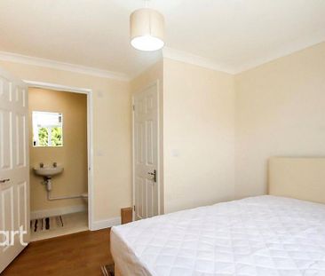 1 bedroom in a house share to rent - Photo 3