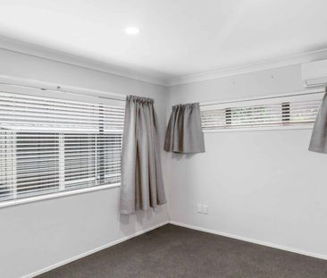 Modern one bedroom unit in the Gardens! - Photo 2