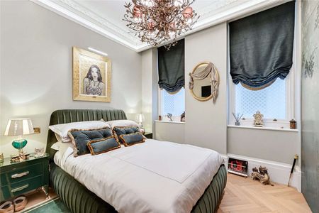 A very impressive interior designed apartment where every attention to detail has been used to create luxury living. - Photo 5