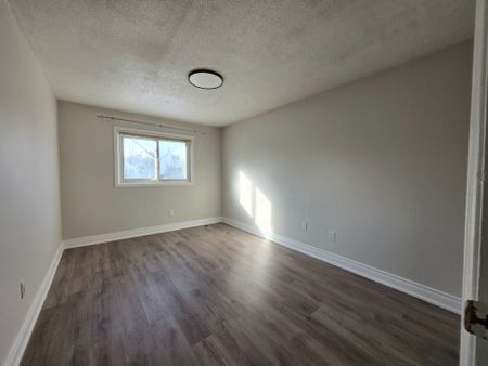 For Lease - 121 Purvis Crescent, Toronto, Ontario - Photo 5