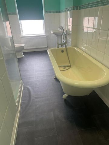 2 bedroom terraced house to rent - Photo 4