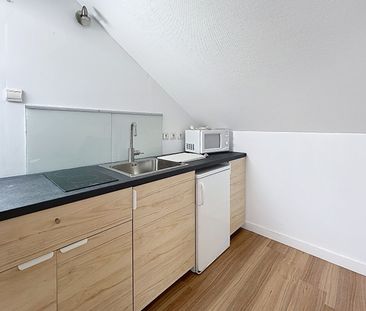 Appartement à louer - REIMS - PROCHE AVENUE DE LAON - Photo 2