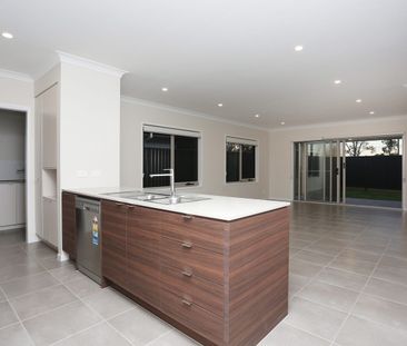 Executive style home in new estate - Photo 6