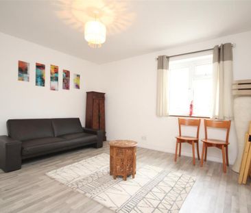 4 bedroom flat to rent - Photo 1