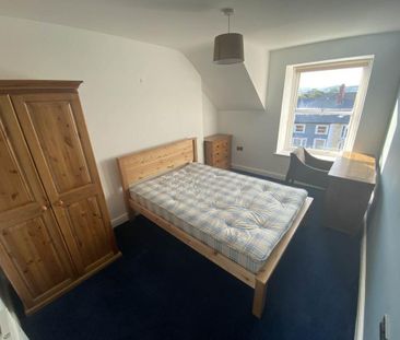 4 bedroom flat to rent - Photo 3