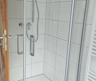 Erstbezug nach Modernisierung: ruhige 84 m²-Wohnung mit Balkon und ... - Photo 1