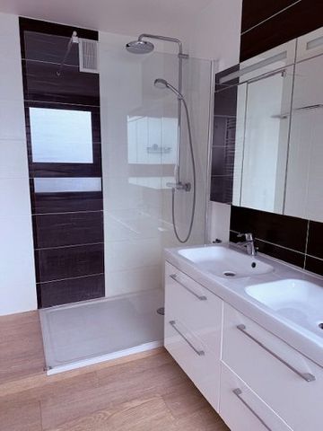 Location Appartement 4 pièces 123m² - Photo 2