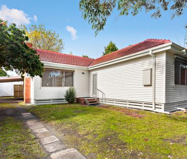 LOVELY THREE BEDROOM HOME - Photo 5