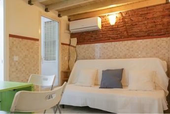 Calle de Linneo, Madrid, Community of Madrid 28005