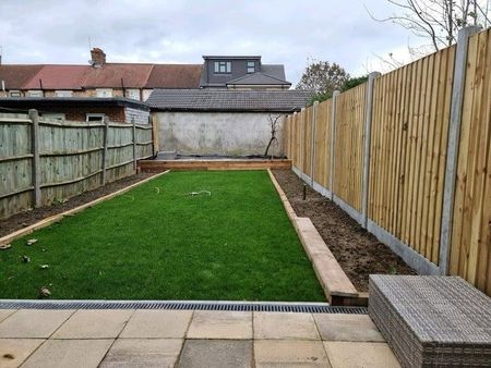 Room in a Shared House, Colchester Road, E10 - Photo 5