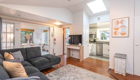 Plenty of character - Photo 2