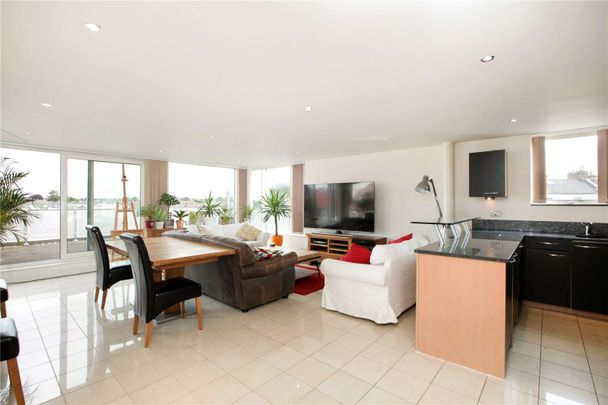 A superb two double bedroom unfurnished apartment with balcony in Clifton Village with parking - Photo 1