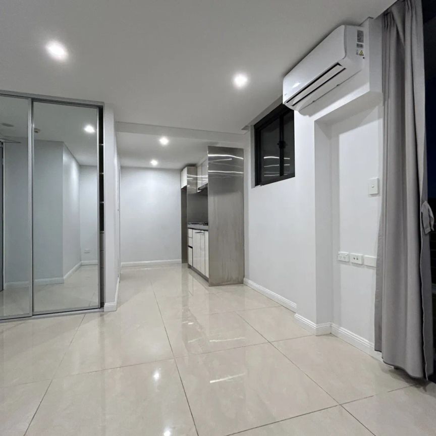 Self contained studio walk to both Strathfield and Homebush - Photo 1