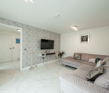 4 bedroom detached house to rent - Photo 3