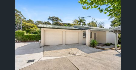 Two Bedroom Home with Spacious Yard and Double Garage - Photo 5