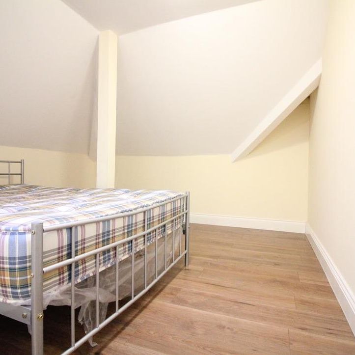 Bridge Road, Hounslow - Photo 1