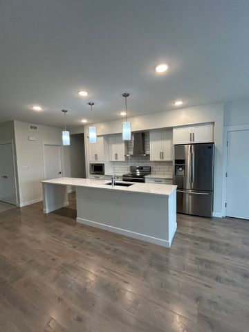 302 Burgess Crescent (Upper), Saskatoon Executive Family Home - Photo 2