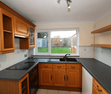 3 bedroom semi-detached house to rent - Photo 2