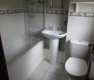 2 bedroom end of terrace house to rent - Photo 1