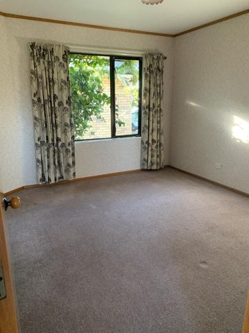 3 bedroom home in Redwoodtown - Photo 2