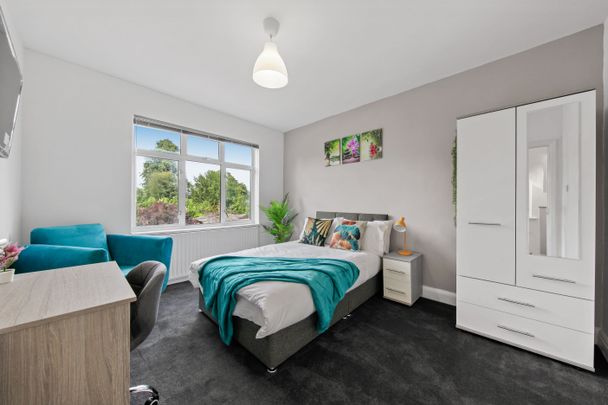 Flat D 27 Grange Park Room 1 - Photo 1