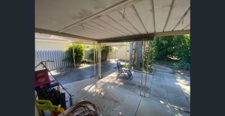 WELL PRESENTED TWO BEDROOM, ONE BATHROOM DUPLEX IN EAST VIC PARK - Photo 5