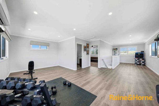 Stunning Near-New Family Home in Central Bacchus Marsh - Photo 1