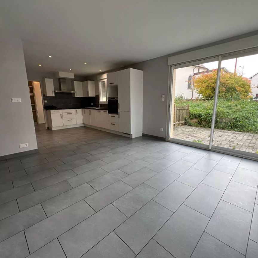 Maison Pouilley Francais 6 pièce(s) 114.69 m2 - Photo 1