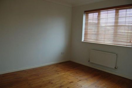 3 Bedroom Detached House For Rent - Photo 4