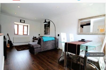 2 bedroom flat to rent - Photo 2