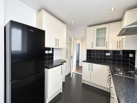 3 bedroom semi-detached house to rent - Photo 3